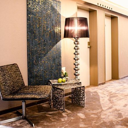 Arkade Hotel Am Theater ไฮล์บรอนน์ ภายนอก รูปภาพ