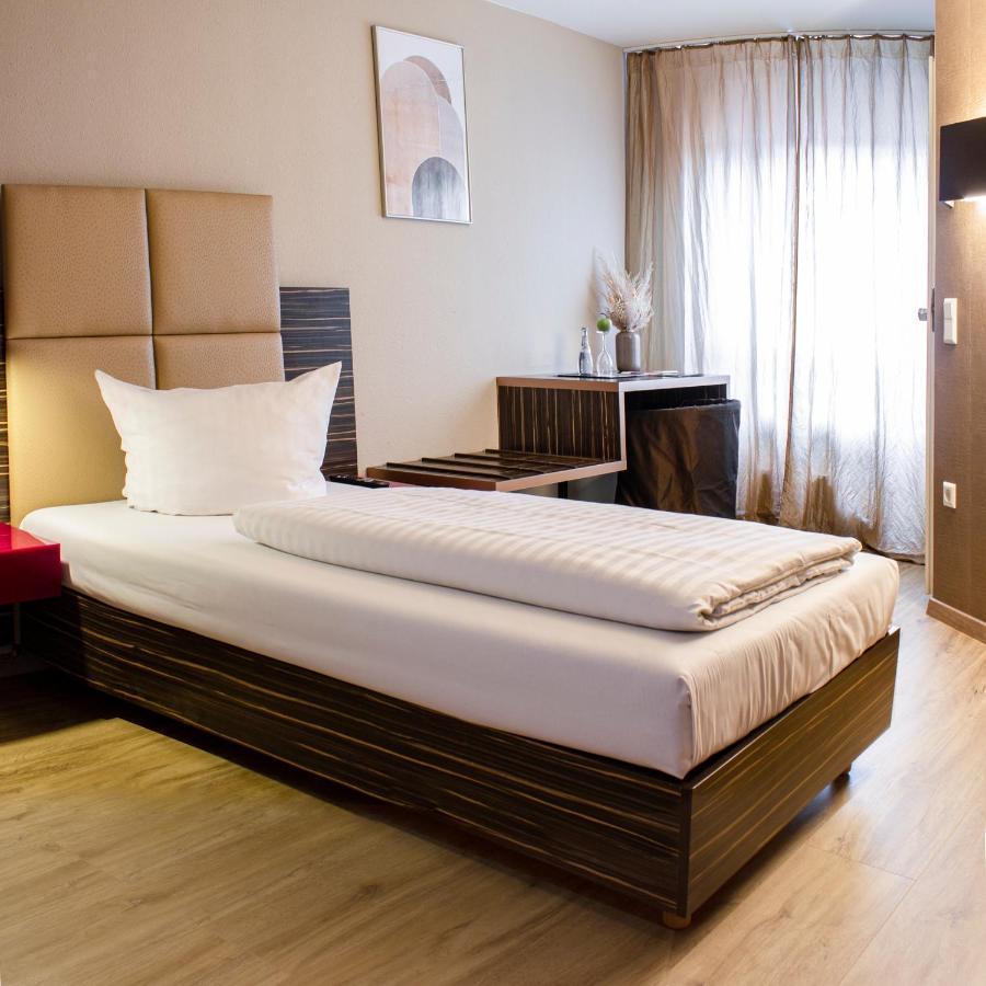Arkade Hotel Am Theater ไฮล์บรอนน์ ภายนอก รูปภาพ