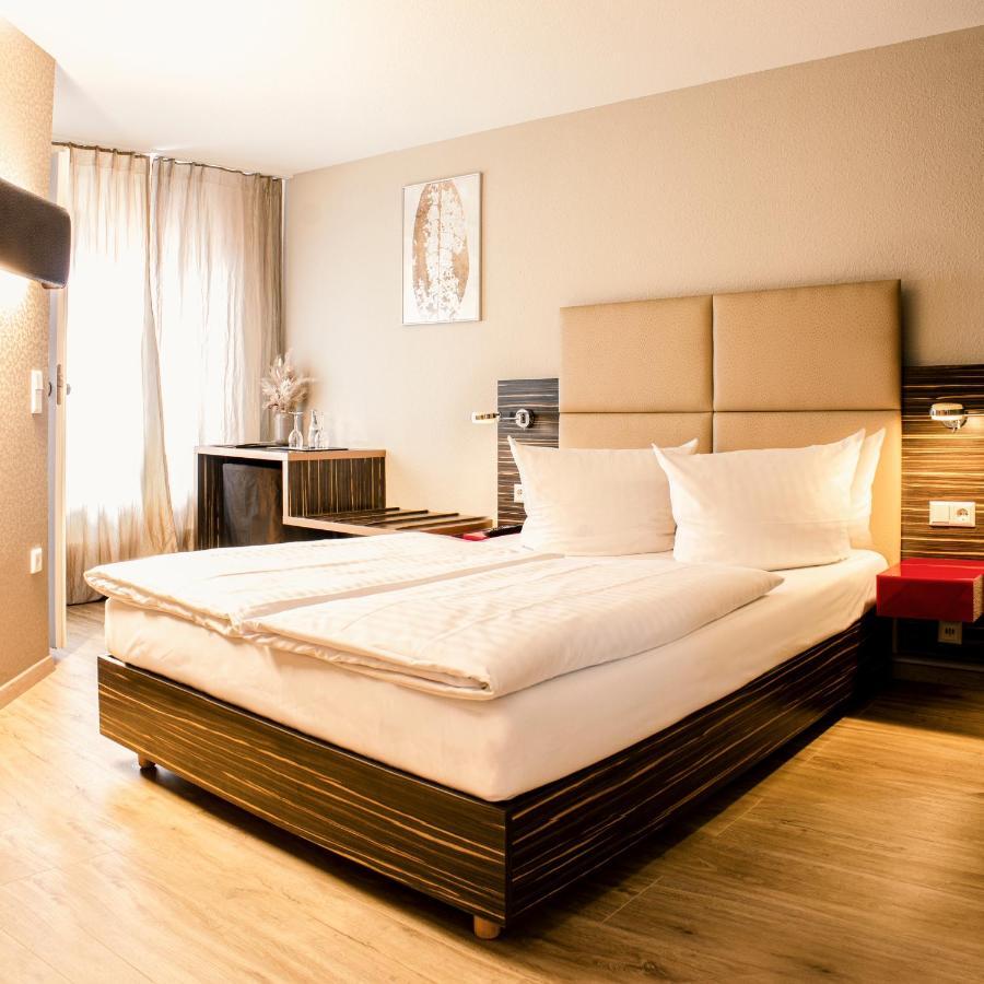 Arkade Hotel Am Theater ไฮล์บรอนน์ ภายนอก รูปภาพ
