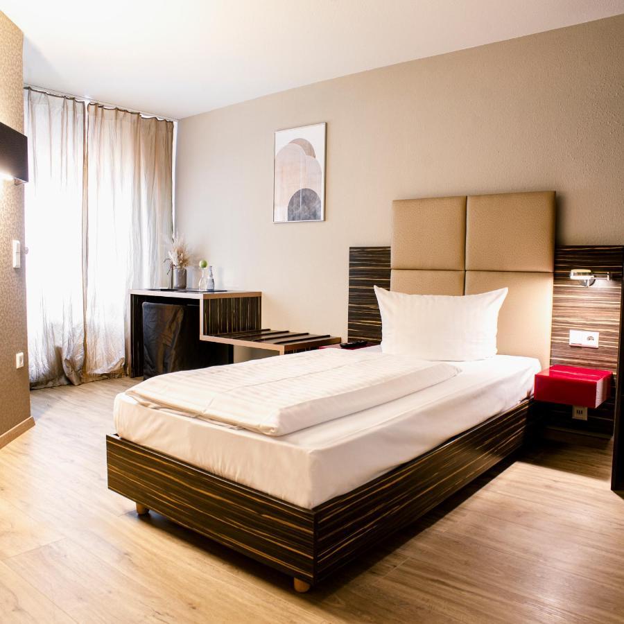 Arkade Hotel Am Theater ไฮล์บรอนน์ ภายนอก รูปภาพ