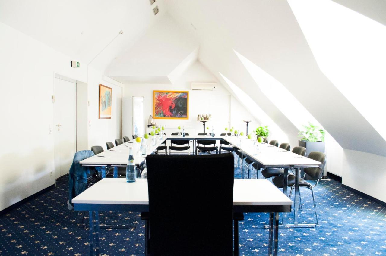 Arkade Hotel Am Theater ไฮล์บรอนน์ ภายนอก รูปภาพ